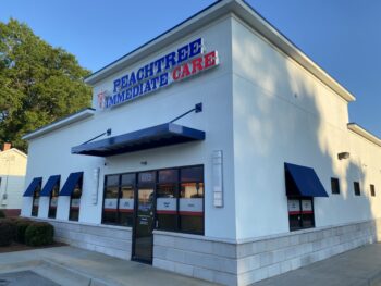 A photo of Peachtree Immediate Care at Hartwell early in the morning.