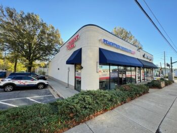 An image of the exterior of the Peachtree Immediate Care Sandy Springs location.